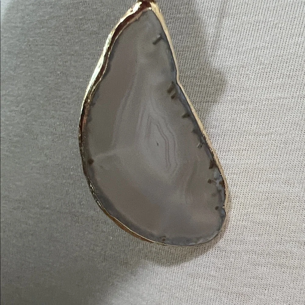 Elegant Gold and Creamy Brown Agate Pendant Necklace